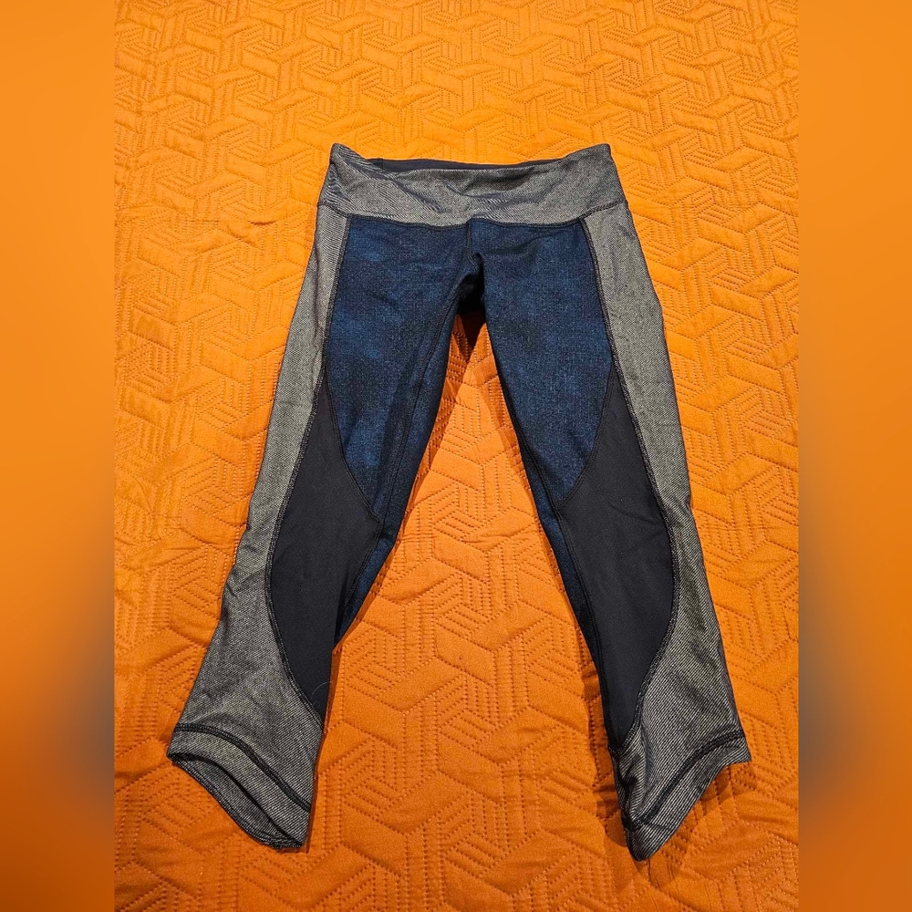Lululemon Denim Look Capri Leggings Size 6